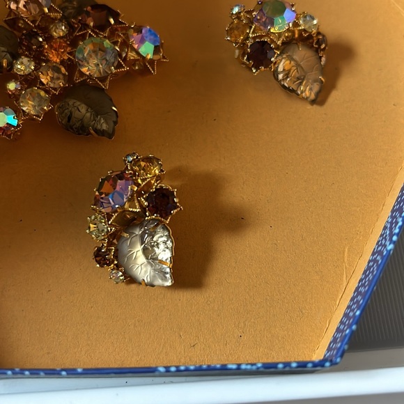Vintage Austria Signed of Glass Rhinestone beautiful Gold Metal Brooch,Earrings - Picture 8 of 15